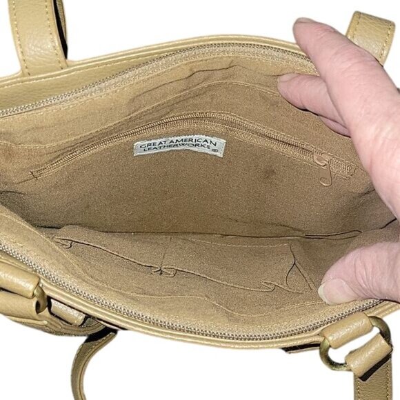 Great American Leatherworks Beige Shoulder Bag With Multiple Pockets Faux Leathe - Picture 4 of 4